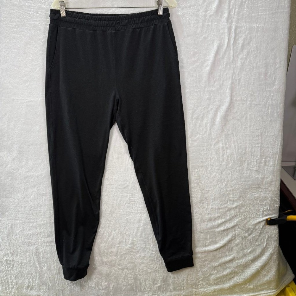 Vuori Mens M Black Joggers Sweatpants Athletic Tapered Recycled Poly Blend